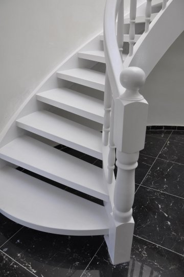 Beyaz Omurgalı Merdiven